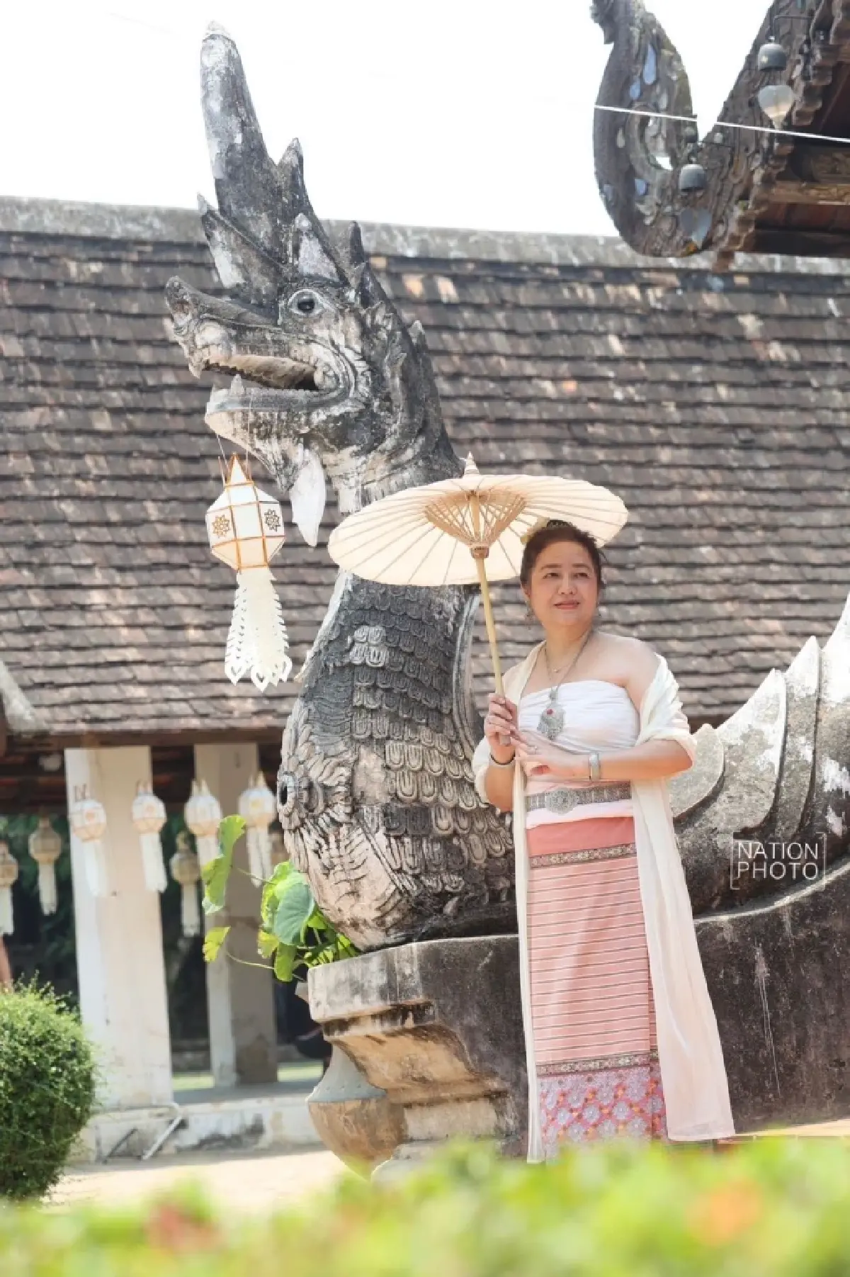 ควันหลงสงกรานต์ แห่แต่งชุดล้านนาถ่ายรูป 'วัดต้นเกว๋น' เชียงใหม่ ตามรอยละครดัง