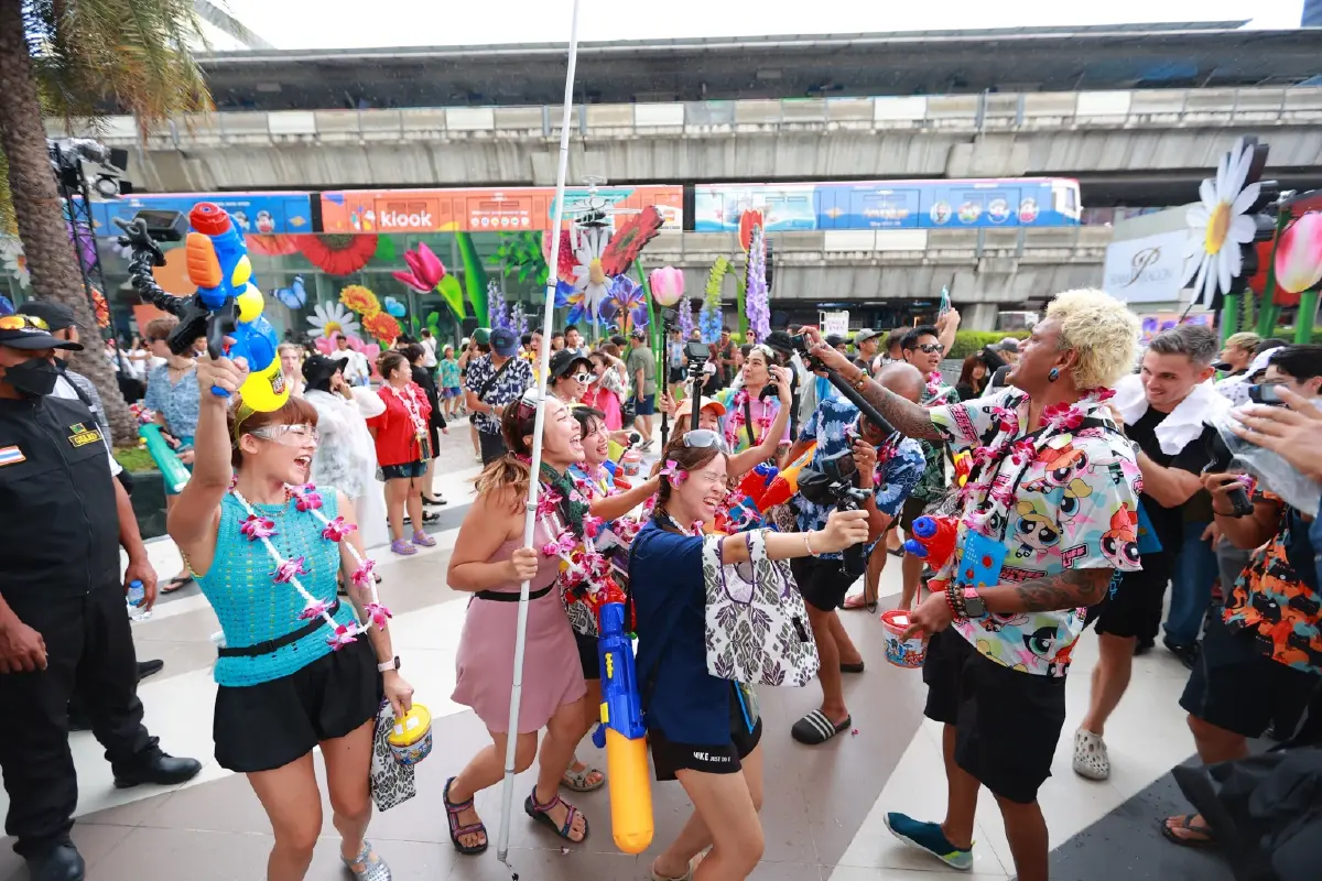 ปักหมุดเช็กอิน ‘สงกรานต์ 2569’ ห่มสไบ ไปสาดสนุก บุกแลนด์มาร์กโลก