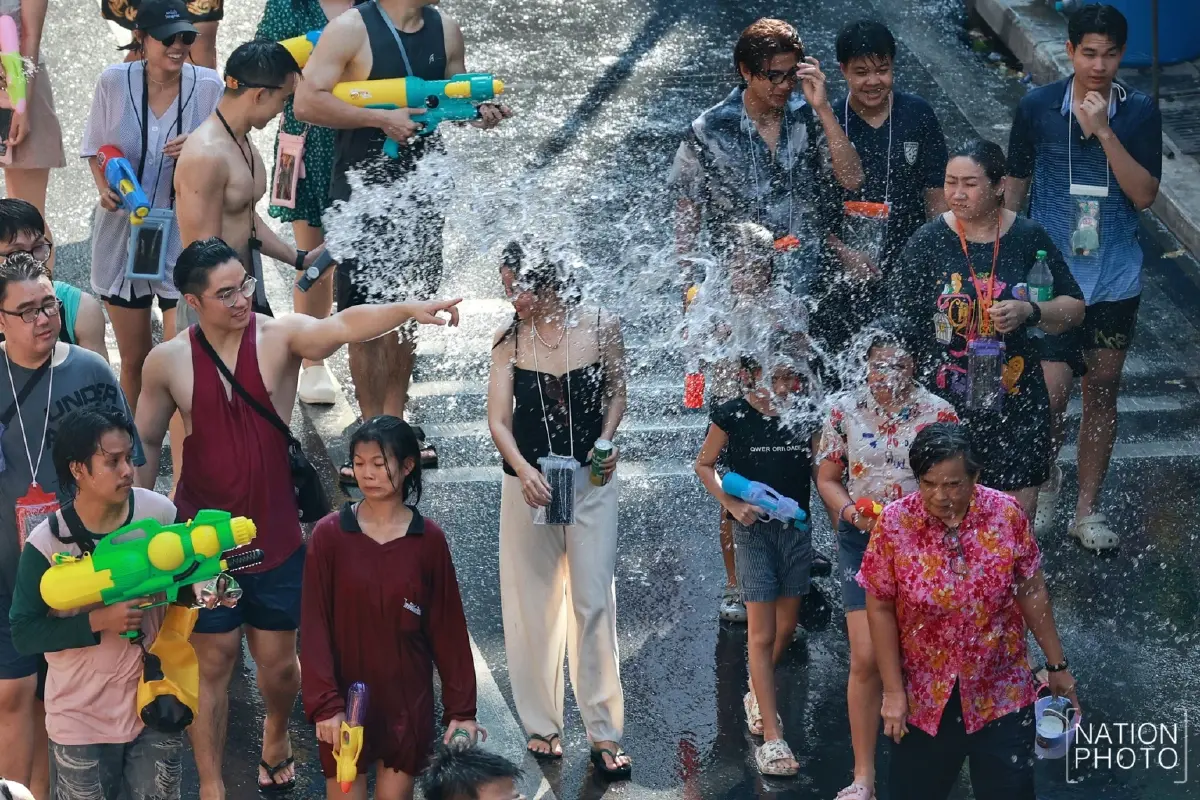 บรรยากาศ 'สงกรานต์สีลม 2569' คนนับแสน เล่นน้ำฉ่ำ เช็กวิธีเดินทาง
