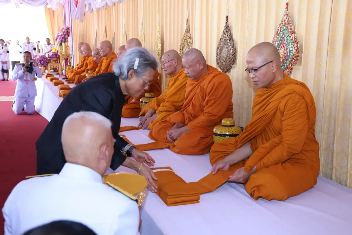 กรมสมเด็จพระเทพฯ ทรงประกอบพิธียกเสาพระเมรุมาศ ในการพระราชพิธีถวายพระเพลิงพระบรมศพฯ