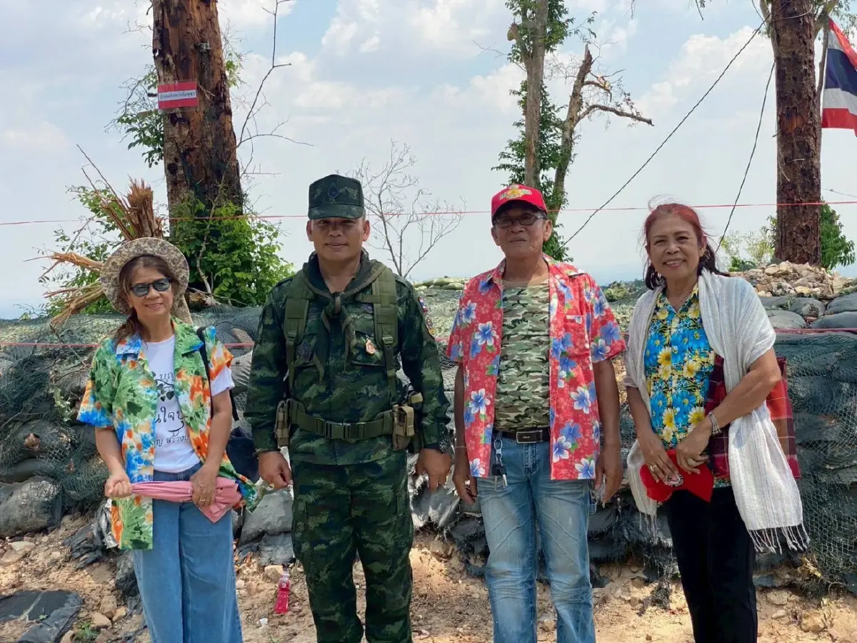 ประมวลภาพ คนแห่ชม 'ปราสาทตาควาย–เนิน 350' รับสงกรานต์ ทะลุ 3,600 คน