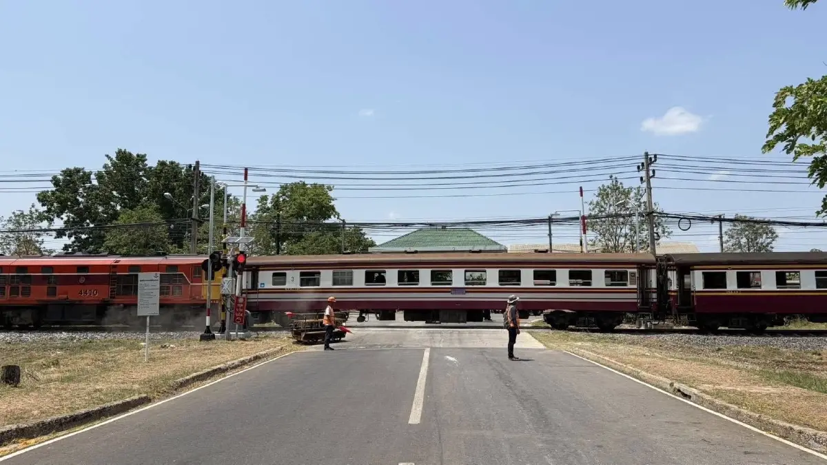 คนทยอยกลับกรุง รฟท. คาดวันนี้ผู้โดยสารพุ่ง 1 แสนคน เสริมรถไฟอีก 4 ขบวน