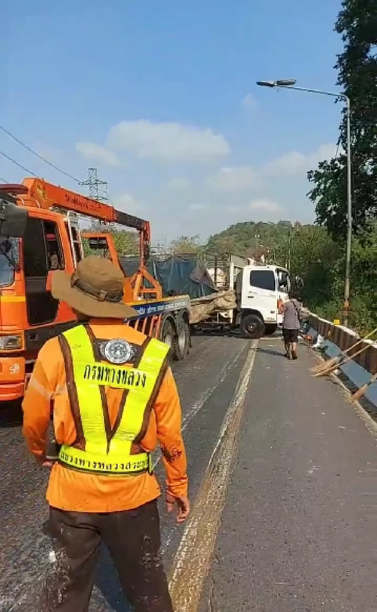 ด่วน รถบรรทุกคว่ำขวาง ถนนมิตรภาพ ช่วงมวกเหล็ก ขาเข้า กทม. รถติดแล้ว