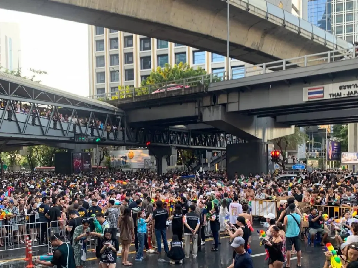 คนทะลักล้าน สงกรานต์ 69 รถไฟฟ้าแตก สยาม สีลม ไอคอนสยาม แชมป์คนแน่น