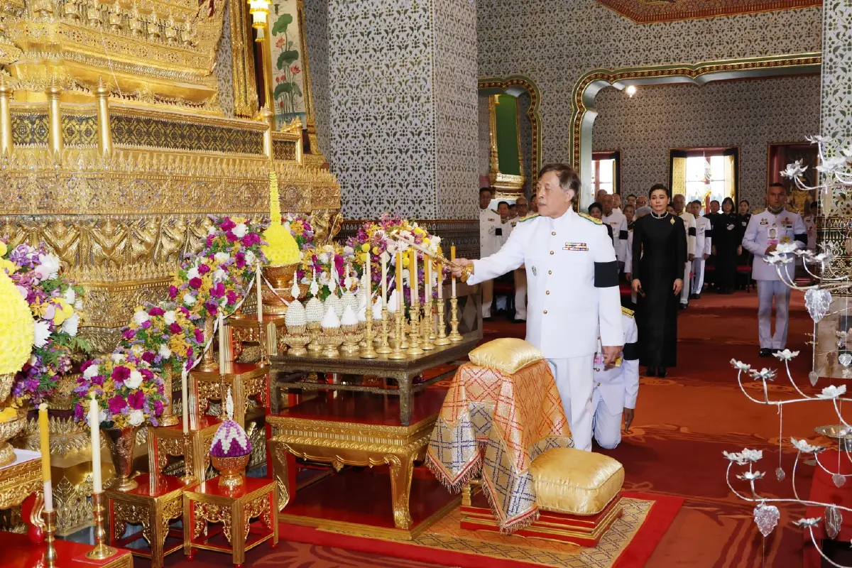 ในหลวง พระราชินี เสด็จฯ ไปทรงบำเพ็ญพระราชกุศลในการพระราชพิธีสงกรานต์ 2569