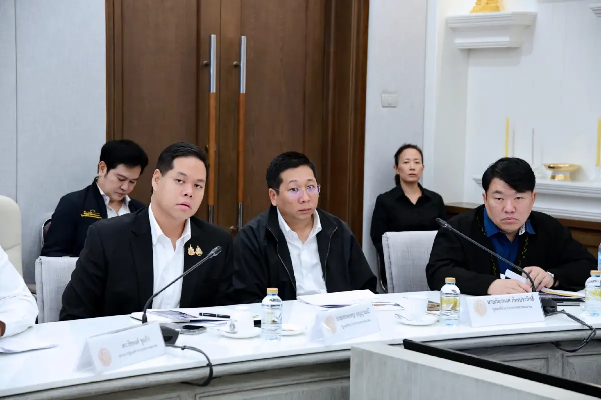 3 รมช.ป้ายแดง 'คมนาคม' เครื่องร้อน เข้ากระทรวงฯ ถกแผนขนส่งน้ำมัน