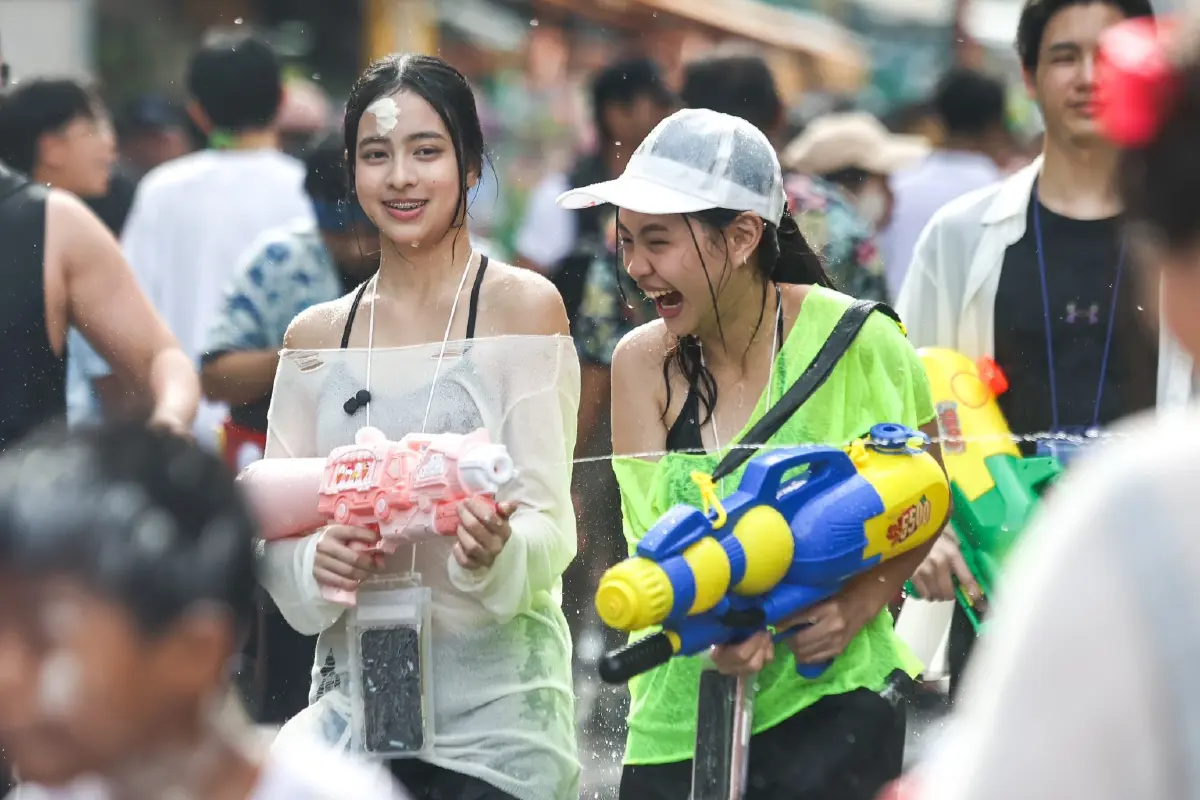 เช็กเส้นทาง เล่นน้ำสงกรานต์ ถนนข้าวสาร 2569 ปิดถนน 9 จุด สาดน้ำยาวๆ