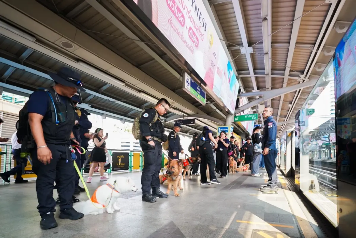 บีทีเอส เปิดสถานีต้อนรับทีม K9 USAR Thailand ฝึกซ้อมเคลื่อนย้ายกำลังพลผ่านระบบรถไฟฟ้า