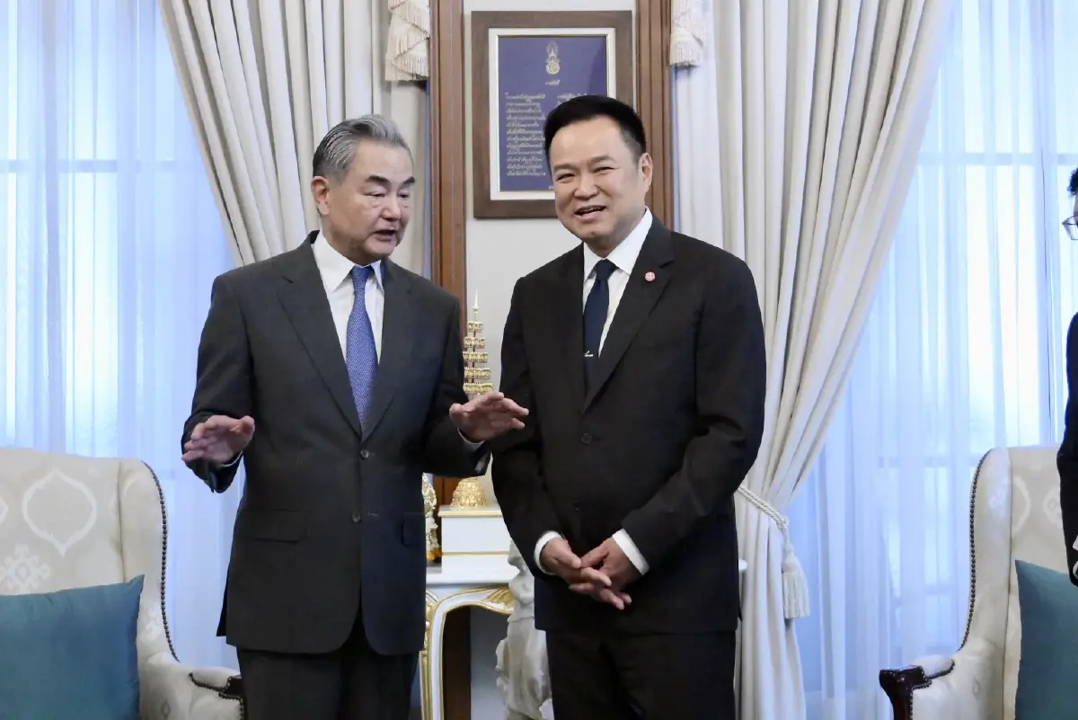 ชื่นมื่น ‘อนุทิน’ ถก ‘หวัง อี้’ ชี้ สัมพันธ์ ‘ไทย-กัมพูชา’ แนวโน้มดีขึ้น