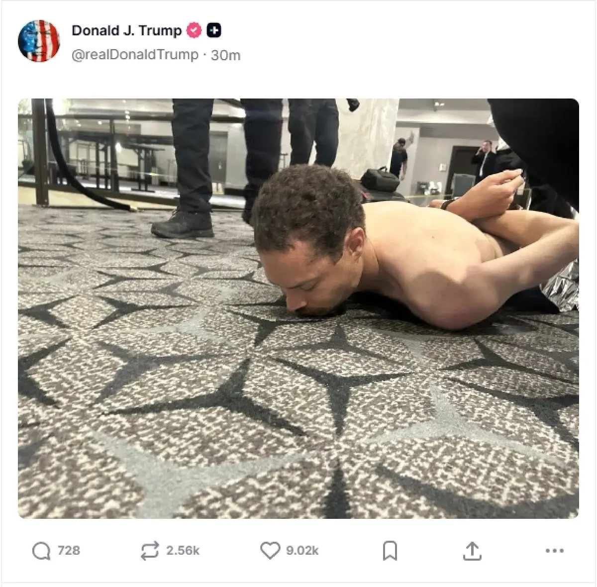 'ทรัมป์' โพสต์คลิปวินาทีคนร้ายวิ่งหนีเจ้าหน้าที่ ไวเหมือนเดอะแฟลช ก่อนโดนรวบ