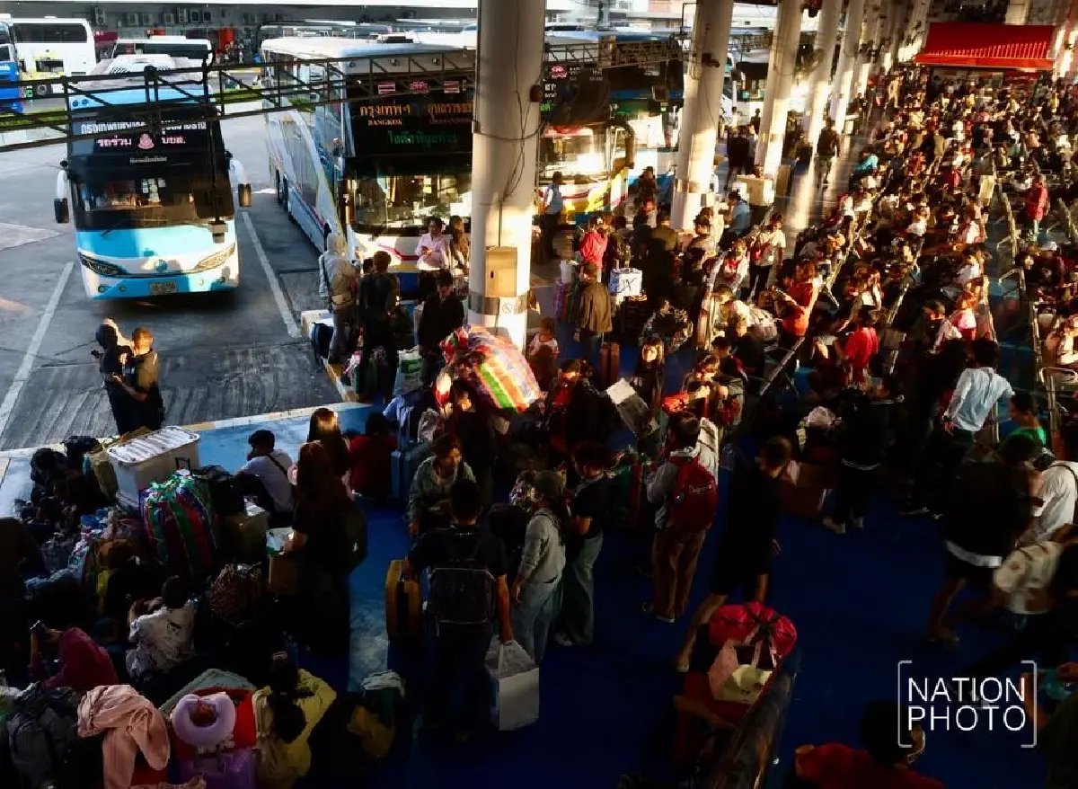 หมอชิต 2 คึกคัก ประชาชนแห่กลับภูมิลำเนาฉลองสงกรานต์ คาดเดินทางทะลุ 1.8 แสนคน