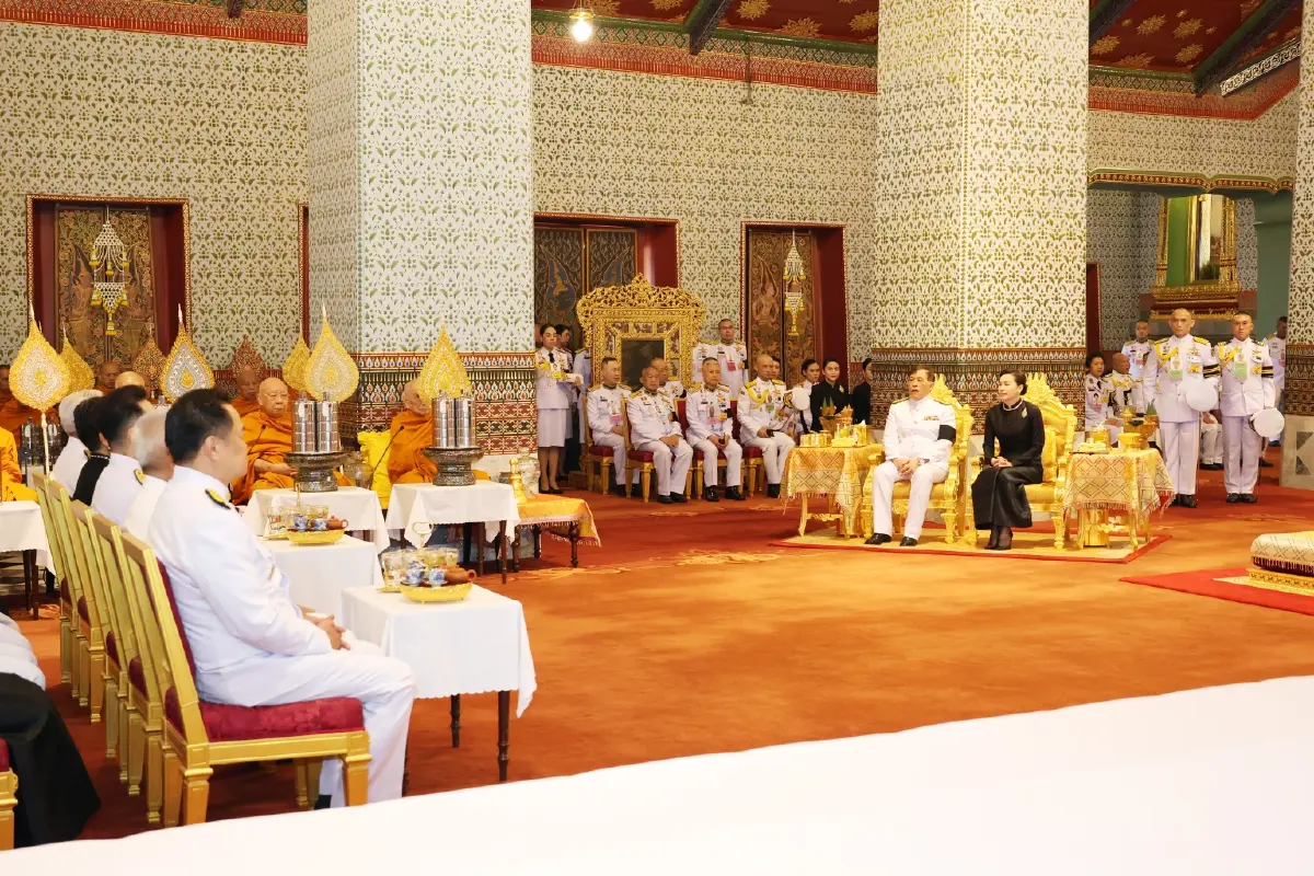 ในหลวง พระราชินี เสด็จฯ ไปทรงบำเพ็ญพระราชกุศลในการพระราชพิธีสงกรานต์ 2569