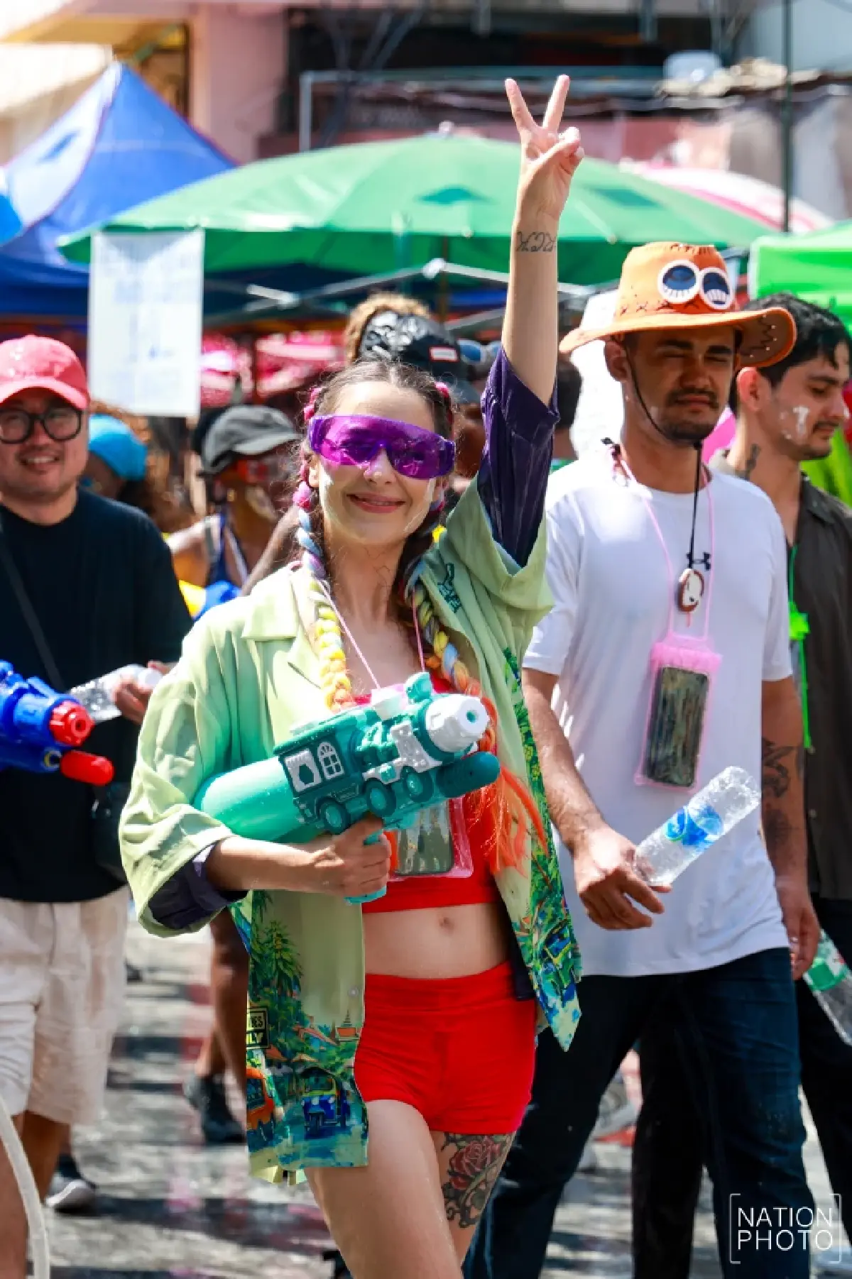 คึกคัก 'สงกรานต์ข้าวสาร' วันสุดท้าย นักท่องเที่ยวแห่เล่นน้ำแน่น