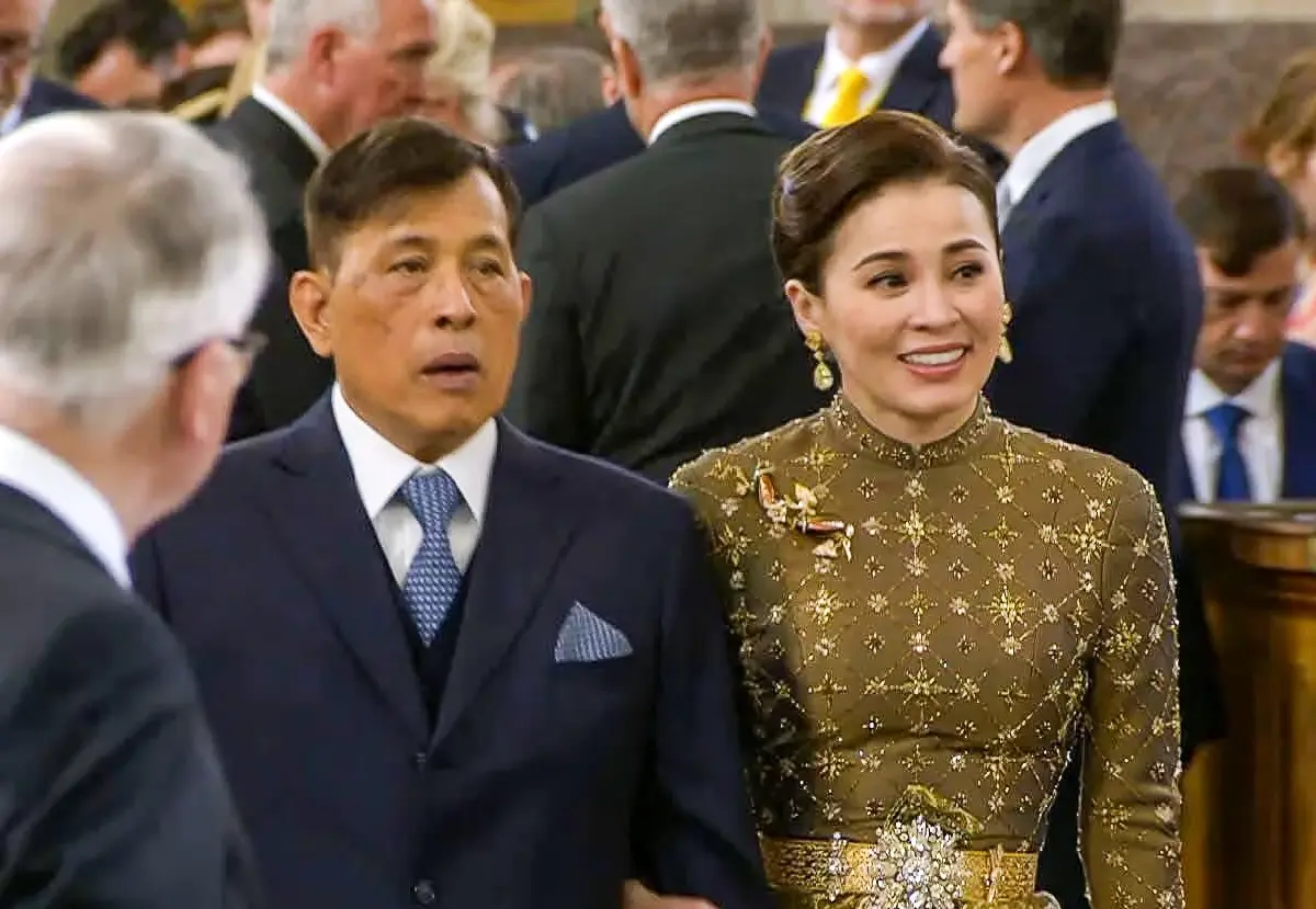 ‘ในหลวง-พระราชินี’ ทรงร่วมพิธีสรรเสริญ ขอบคุณพระเจ้า วันคล้ายวันพระราชสมภพ กษัตริย์สวีเดน