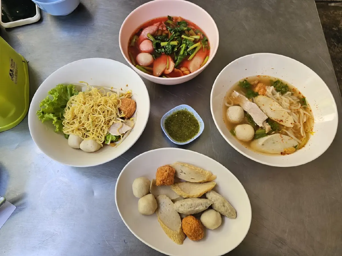‘5 ร้านก๋วยเตี๋ยวลูกชิ้นปลา’ อร่อยในดวงใจหมูหวานชวนชิม