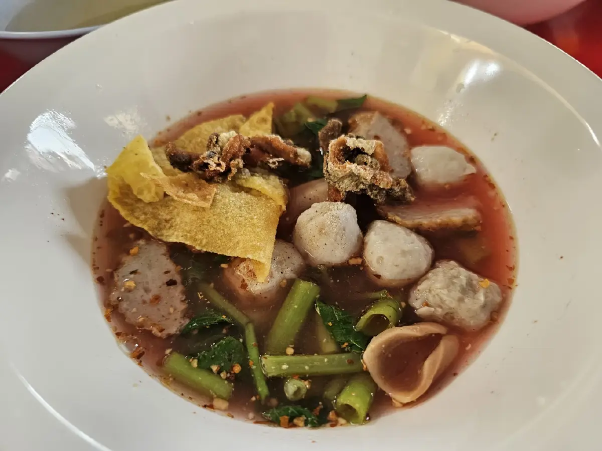 ‘5 ร้านก๋วยเตี๋ยวลูกชิ้นปลา’ อร่อยในดวงใจหมูหวานชวนชิม