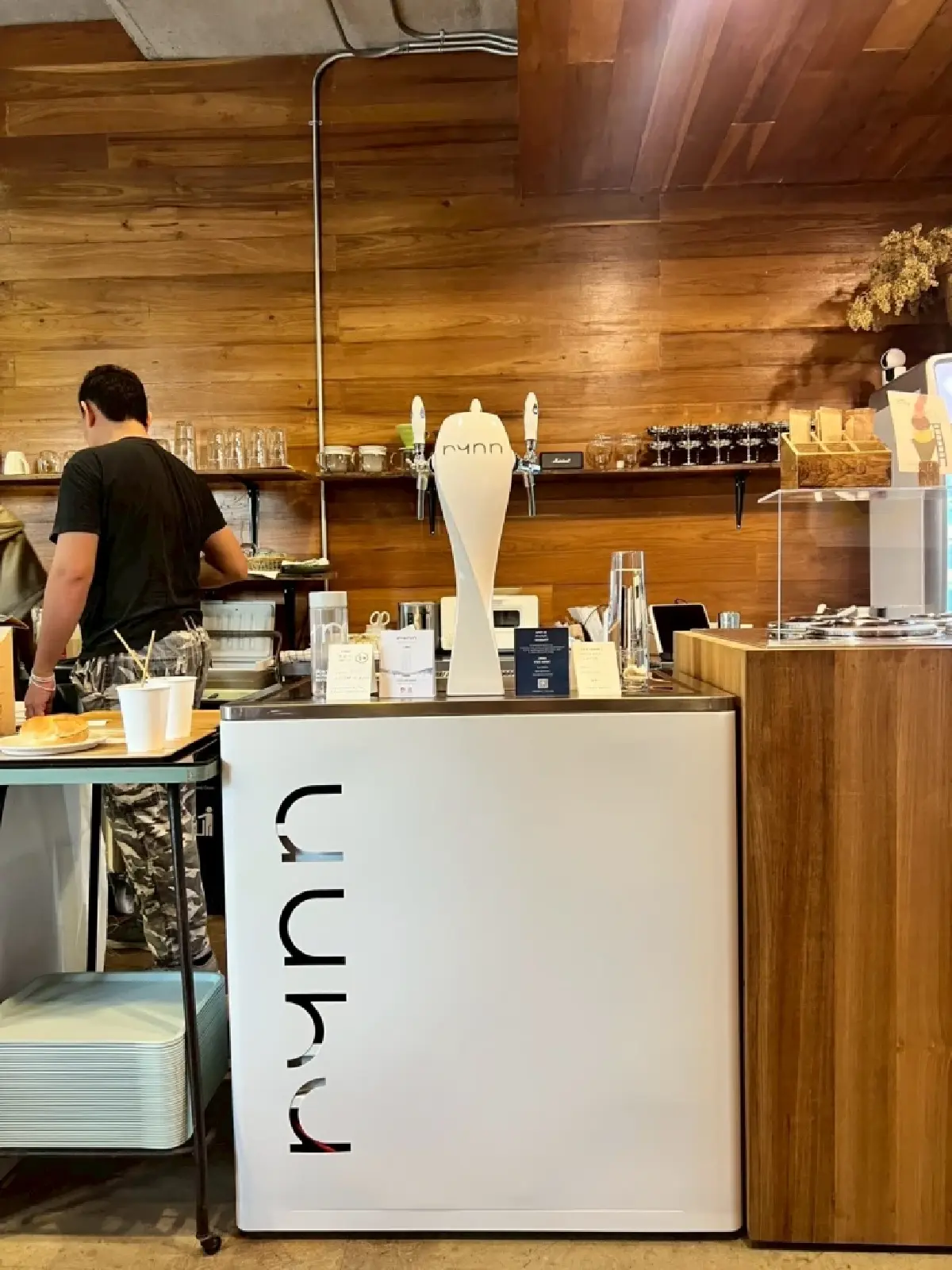 มากกว่าแค่รีไซเคิล 'น้ำแร่สด' ในร้านอาหาร-โรงแรม ลดขยะพลาสติกมหาศาล