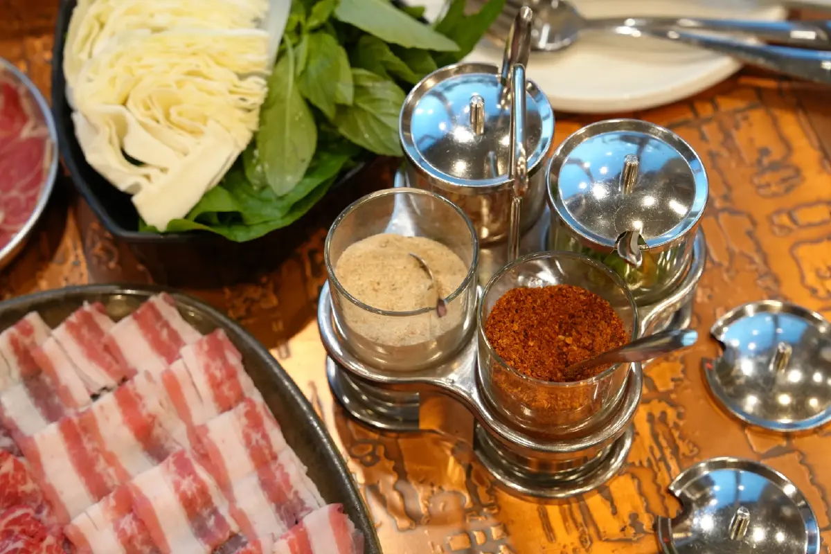 ปลุกตำนานแจ่วฮ้อนออนห้าง รีวิว 'จุ่มแซ่บฮัท' แซ่บแบบ Home Cooking