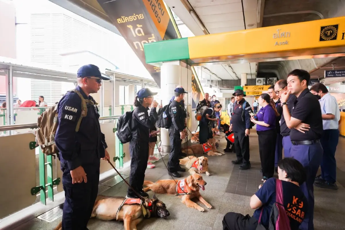 บีทีเอส เปิดสถานีต้อนรับทีม K9 USAR Thailand ฝึกซ้อมเคลื่อนย้ายกำลังพลผ่านระบบรถไฟฟ้า