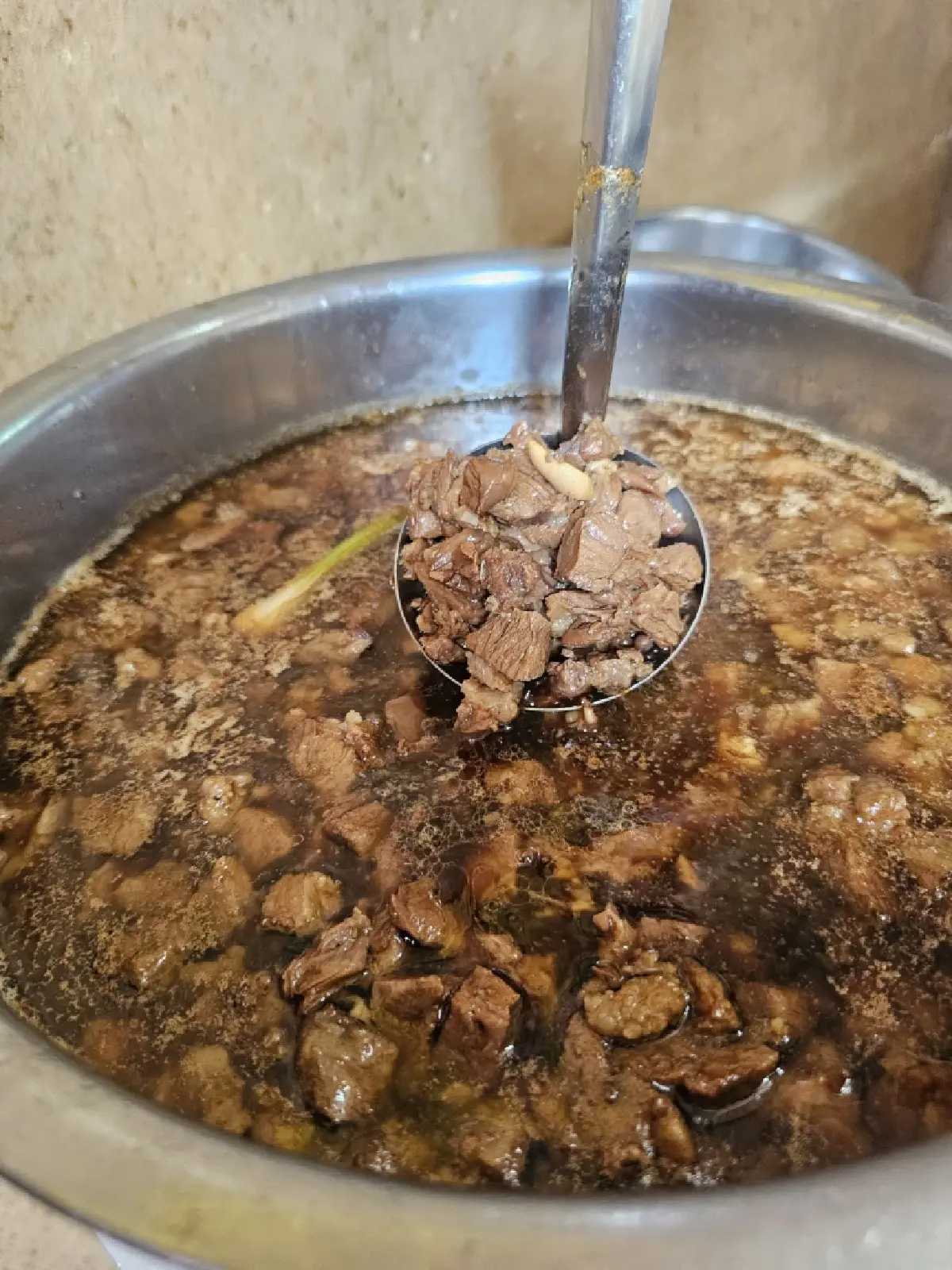 'ข้าวต้มเป็ดเฮียเนี้ยว' เจ้าเก่า 67 ปี วงเวียน 22 สู่ ตลาดนางเลิ้ง