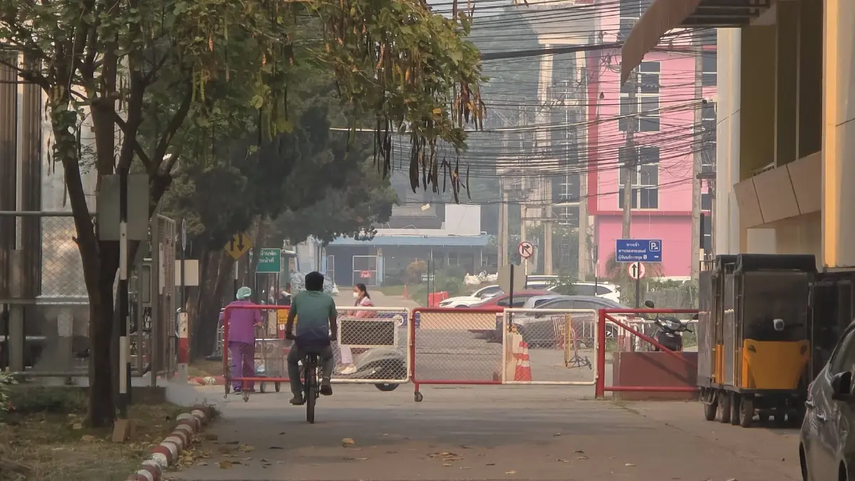 PM2.5 เชียงใหม่วันนี้ ฝุ่นคลุมเมือง รพ.นครพิงค์ อ่วม แทบมองไม่เห็นตึก