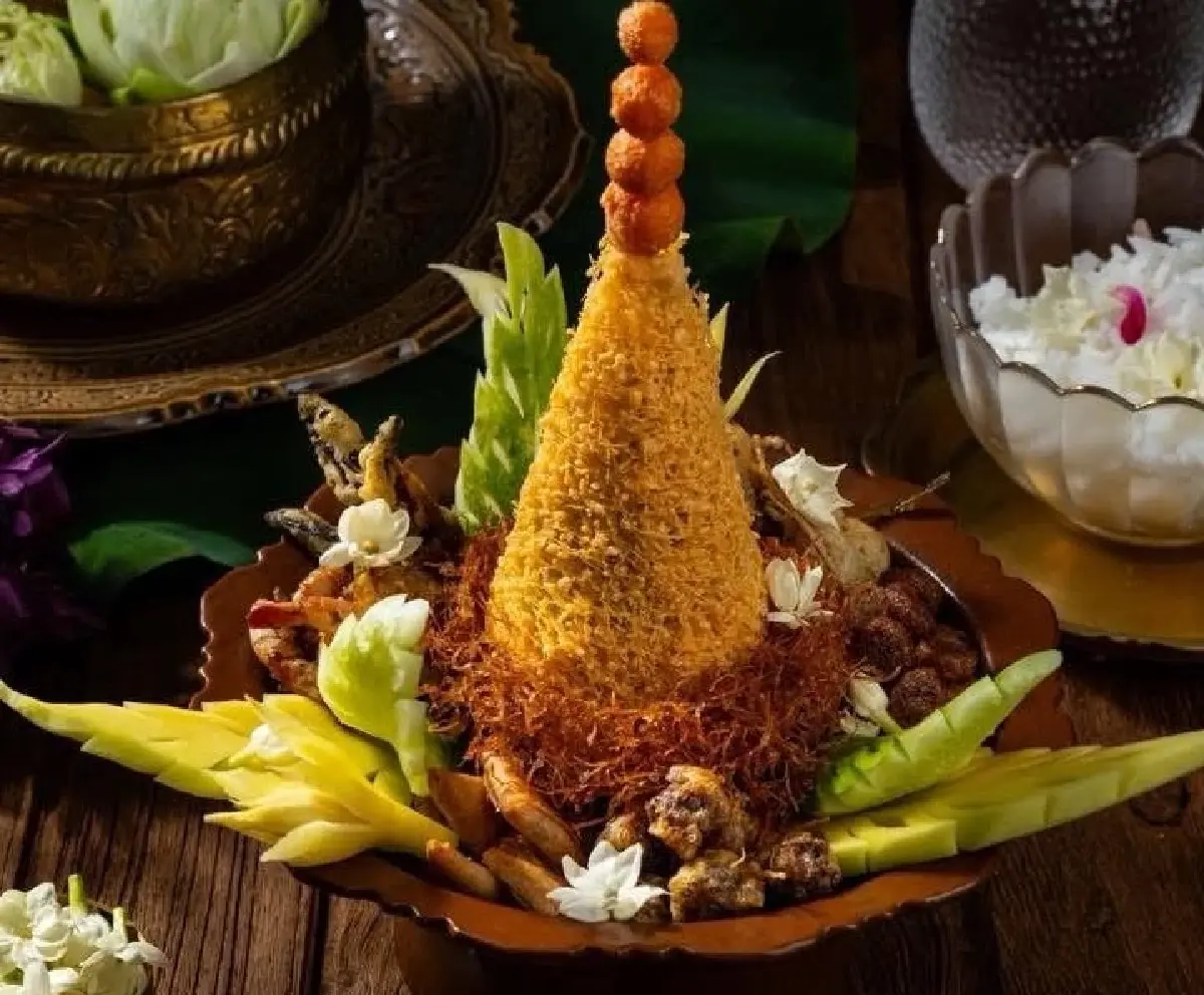 'ข้าวแช่อย่างข้าวขวัญ' ร้านสรรพรส เครื่องเคียงสูตรโบราณ 30 อย่าง