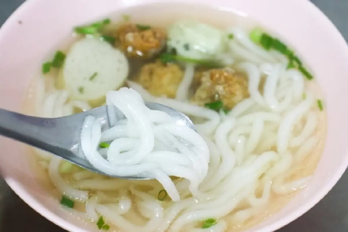‘5 ร้านก๋วยเตี๋ยวลูกชิ้นปลา’ อร่อยในดวงใจหมูหวานชวนชิม