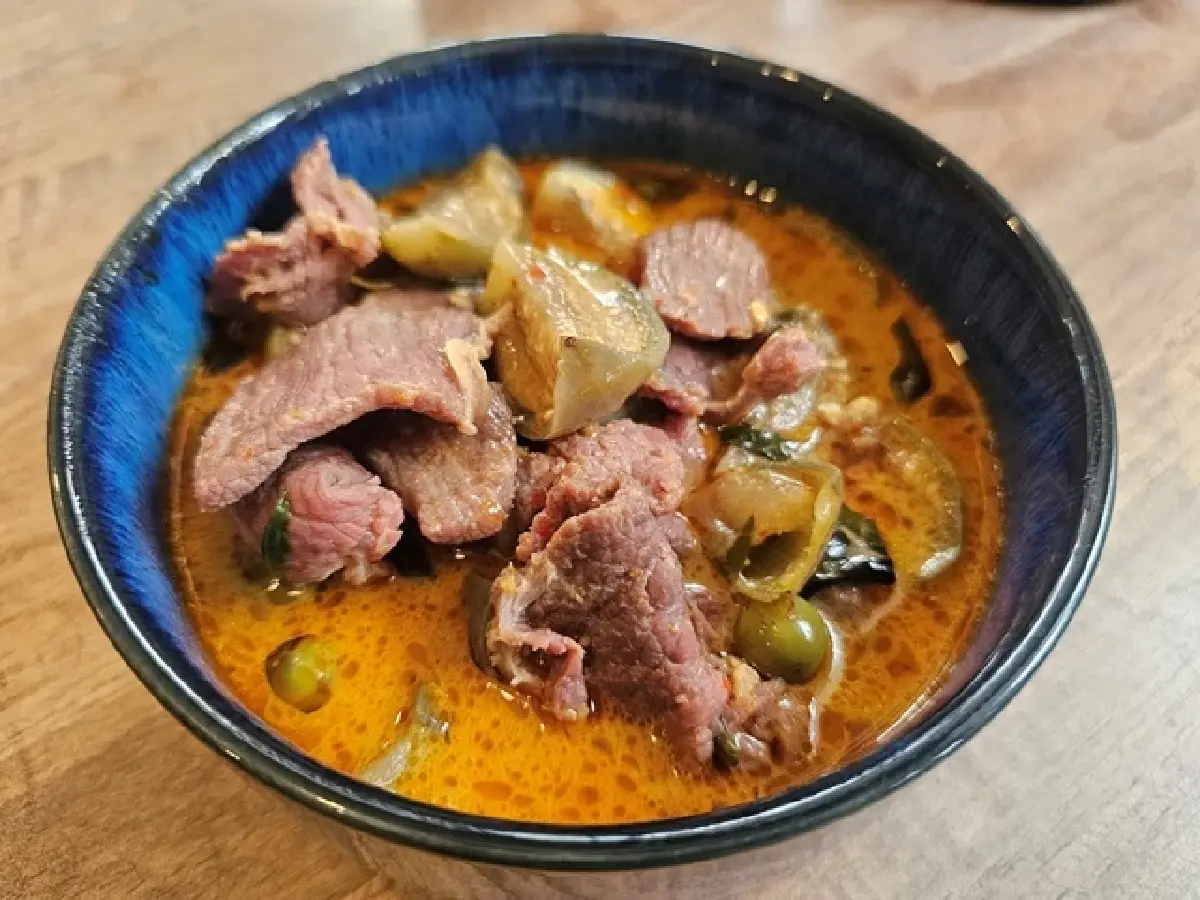 ‘ตามมี’ (Tham me) ร้านข้าวแกงเพื่อสุขภาพ อร่อยมีที่มา สาขาสัมมากร