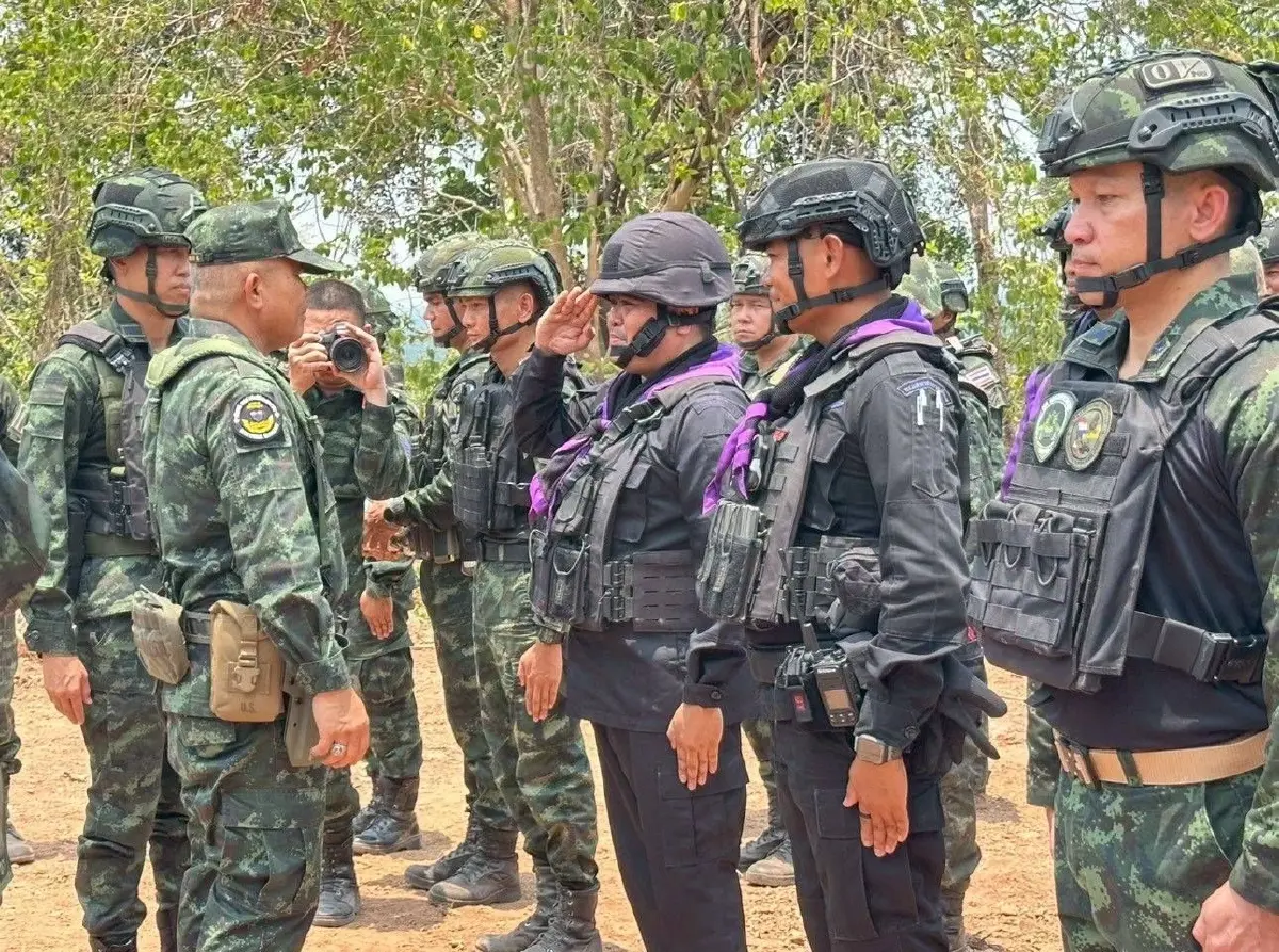 แม่ทัพภาค 2 ตรวจชายแดนไทย-กัมพูชา ย้ำกำลังพลคือหัวใจ