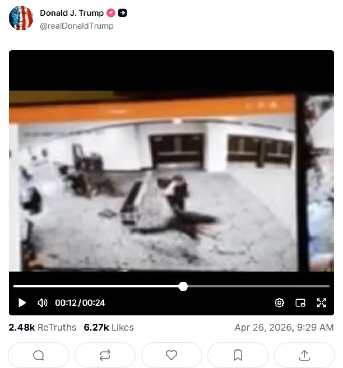 'ทรัมป์' โพสต์คลิปวินาทีคนร้ายวิ่งหนีเจ้าหน้าที่ ไวเหมือนเดอะแฟลช ก่อนโดนรวบ