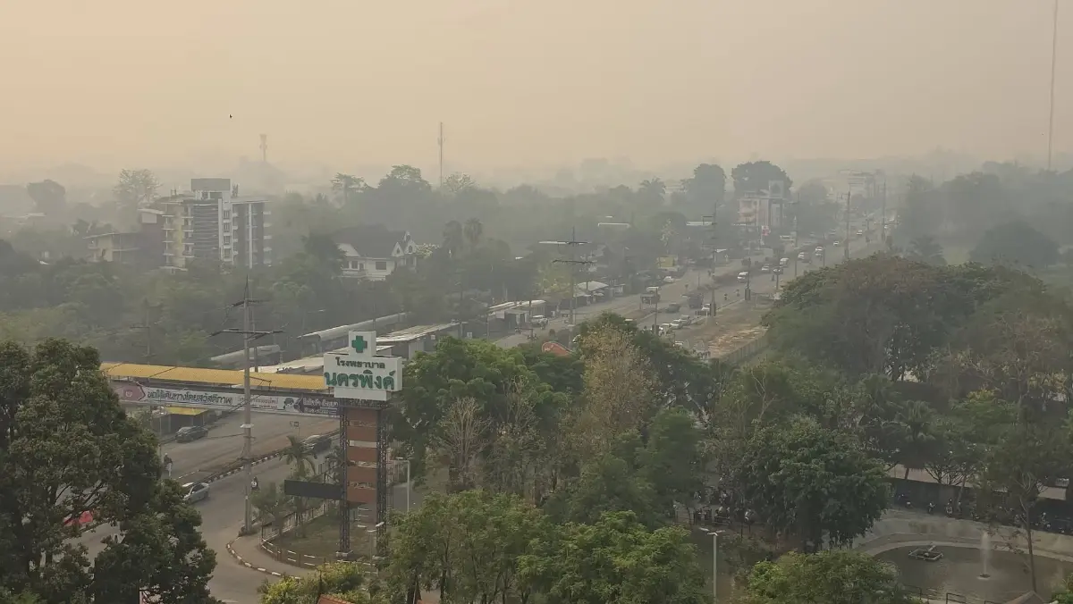 PM2.5 เชียงใหม่วันนี้ ฝุ่นคลุมเมือง รพ.นครพิงค์ อ่วม แทบมองไม่เห็นตึก