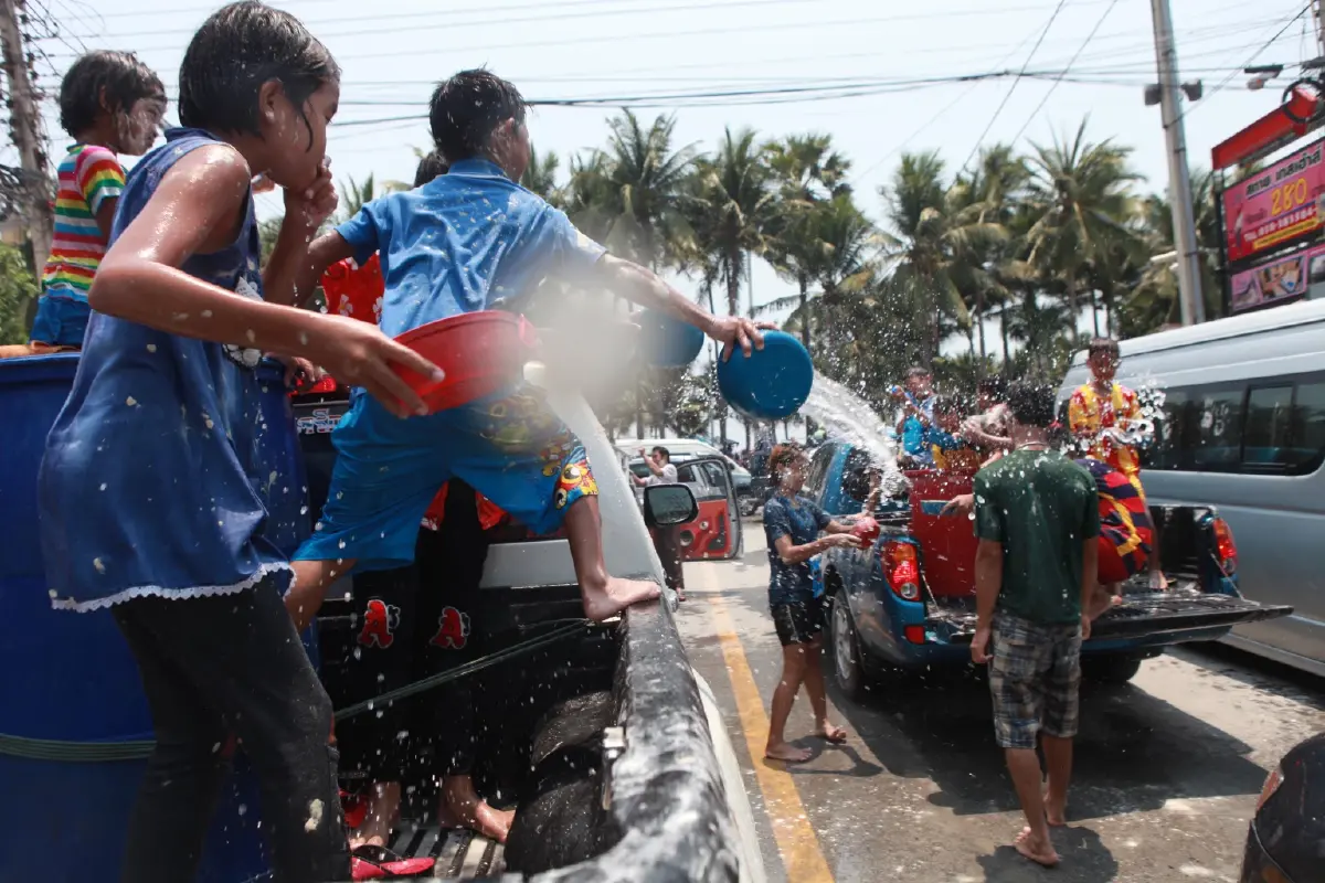 สงกรานต์ยังไม่จบ เล่นน้ำต่อ วันไหลบางแสน 2569 เช็กทาง ผังปิดถนน