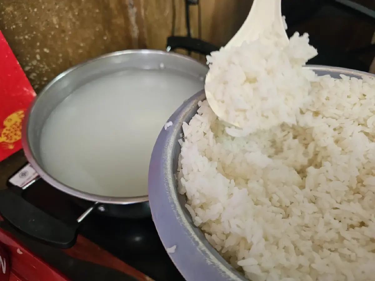 'ข้าวต้มเป็ดเฮียเนี้ยว' เจ้าเก่า 67 ปี วงเวียน 22 สู่ ตลาดนางเลิ้ง