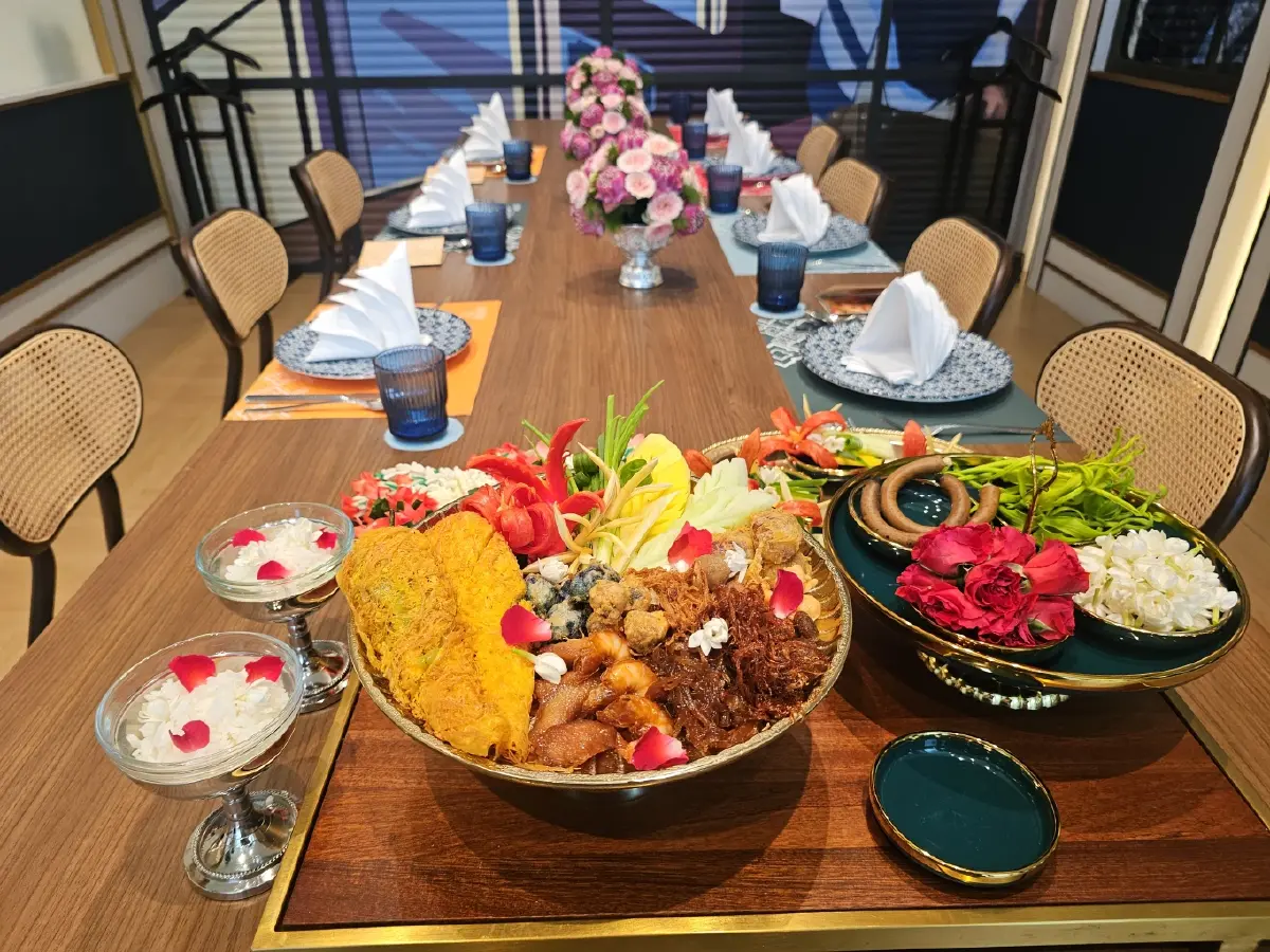 ‘5 ร้านข้าวแช่’ ปี 2026 อร่อย ในดวงใจหมูหวานชวนชิม ครบเครื่องจริงๆ