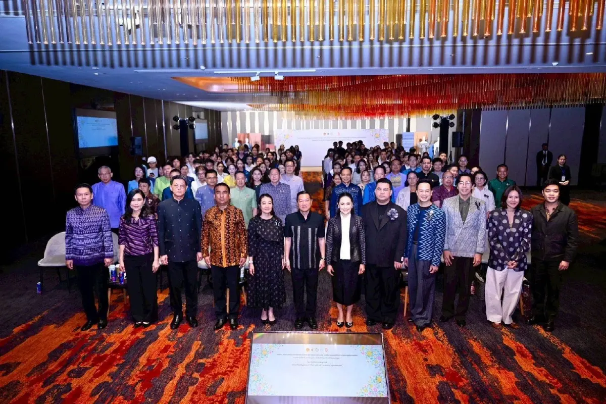 ปลัดมหาดไทย-นายกสมาคมแม่บ้านมหาดไทย น้อมนำพระดำริ “ผ้าไทยใส่ให้สนุก”