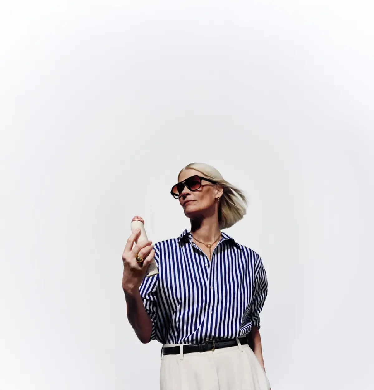 ก็แดดมันร้อน! รู้จัก 'Dyson HushJet' พัดลมพกพา หรู แรง ดั่งพายุ