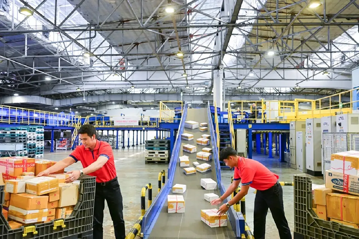 ไปรษณีย์ไทยเร่ง “ทรานส์ฟอร์ม EV” หนีพิษน้ำมันแพง ปั้นโลจิสติกส์พลังงานสะอาดเต็มระบบ