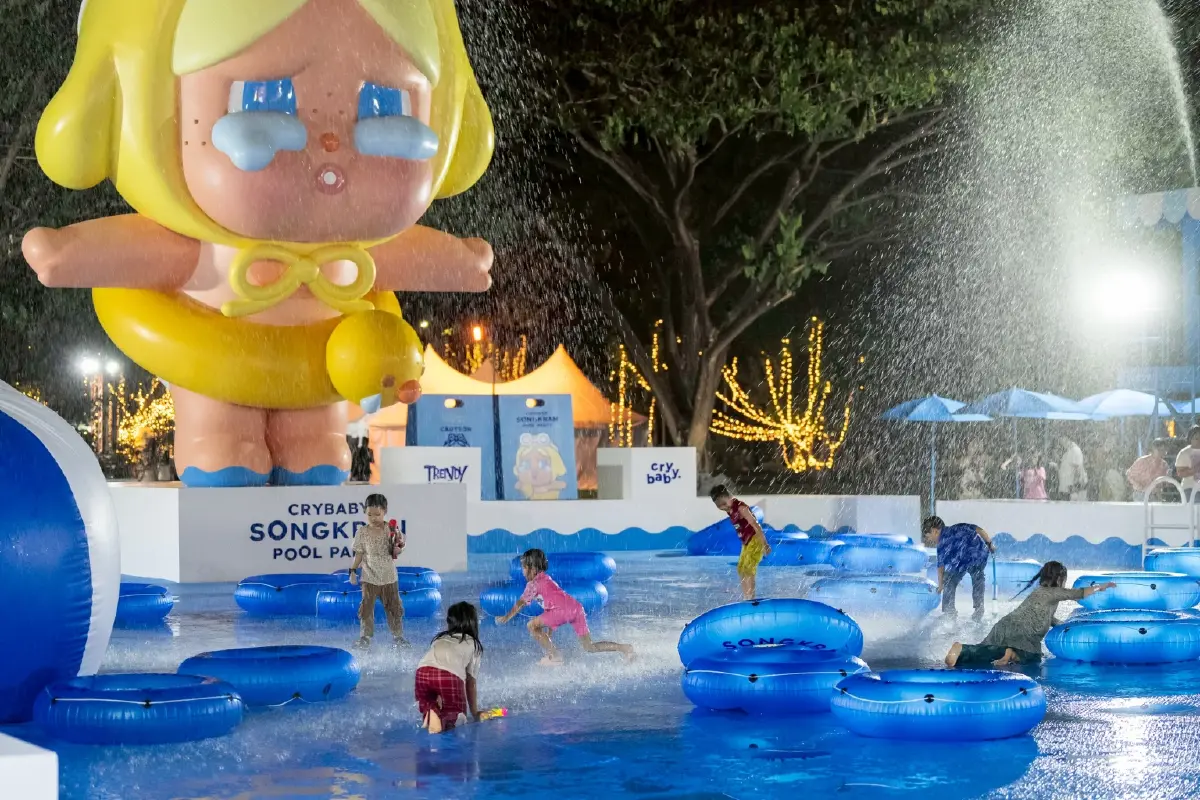 สวนลุมฯ ไม่ได้มีแค่เต้นแอโรบิก เที่ยวสงกรานต์งาน ‘เสน่ห์อาร์ต’ เช็กอินกับคาแรกเตอร์ดังของศิลปินไทย