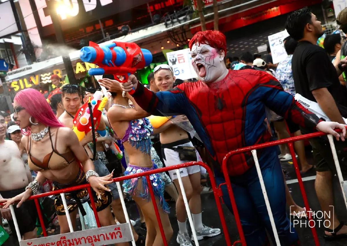 สถิติคนขึ้นรถไฟฟ้า สงกรานต์ 2569 พุ่ง 11% เล่นน้ำสีลม สยาม ไอคอนสยาม