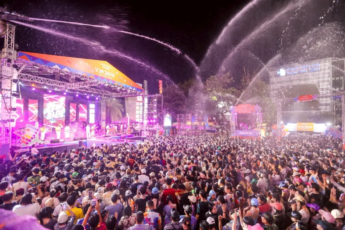 สงกรานต์เซ็นทรัลทั่วไทยพีค! ต่างชาติทะลัก ปลุกความคึกคักยาวต่อเนื่อง 'วันไหล'