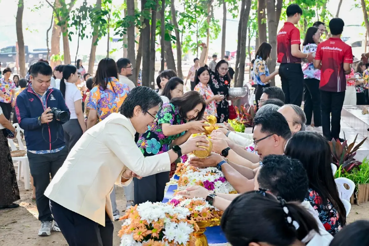 สงกรานต์ 2569 สืบสานประเพณี ทำบุญตักบาตรสรงน้ำพระ เสริมสิริมงคล