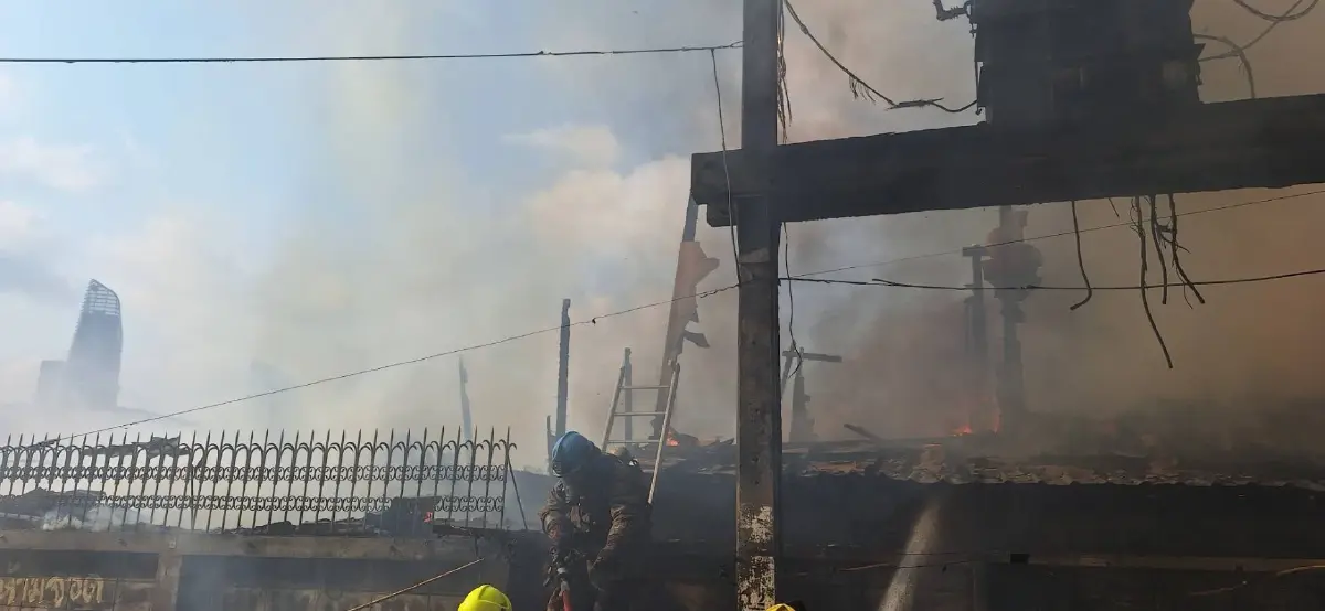 ไฟไหม้บ้านไม้ ซอยสาธุประดิษฐ์ 49 วอด 3 หลัง เจ็บระนาว ไฟลวก-ไฟช็อต