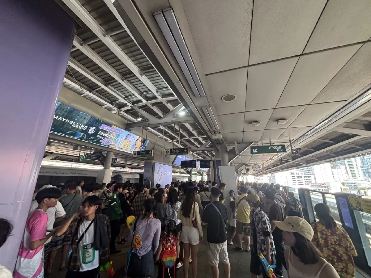สถิติคนขึ้นรถไฟฟ้า สงกรานต์ 2569 พุ่ง 11% เล่นน้ำสีลม สยาม ไอคอนสยาม