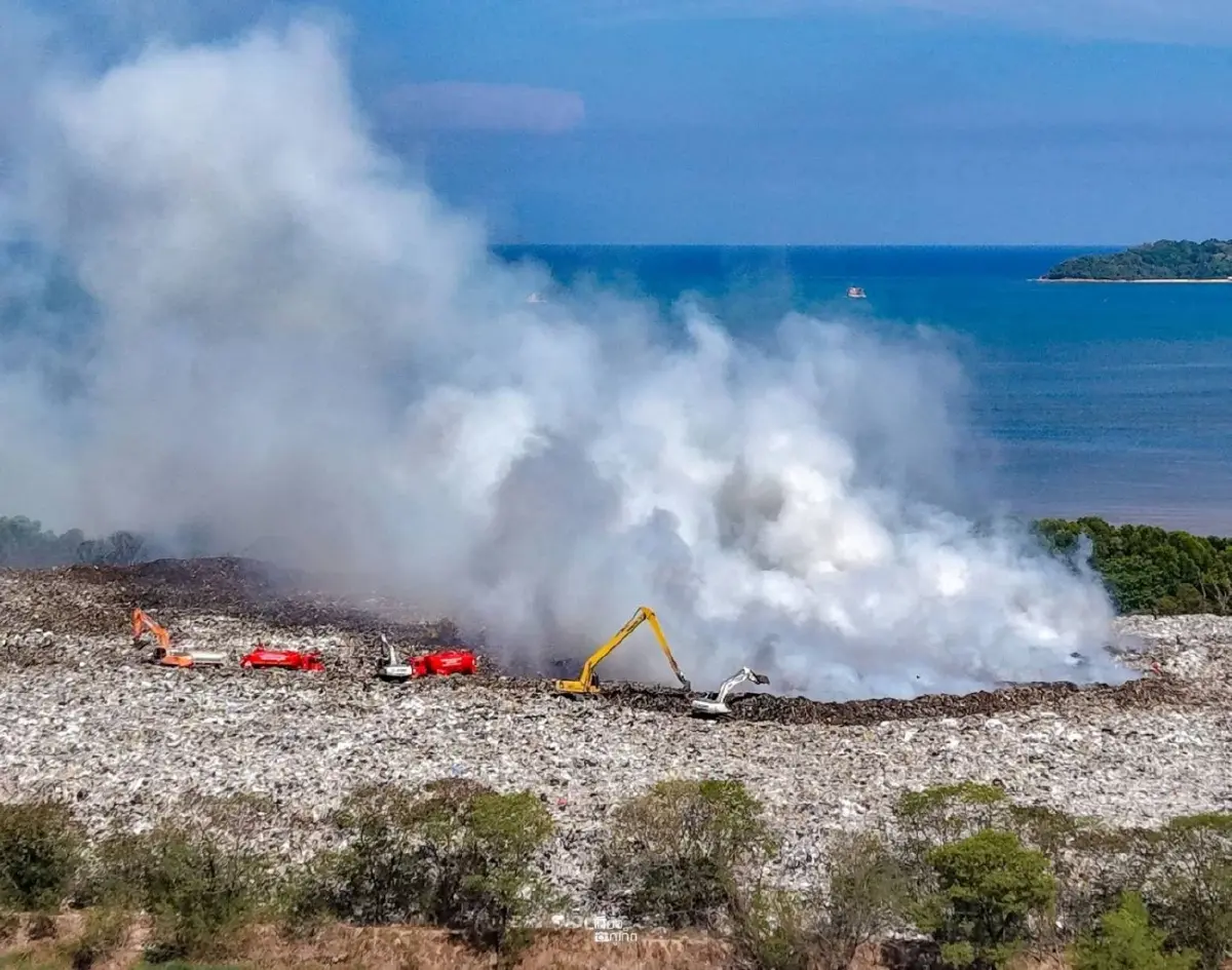 อัปเดตสถานการณ์ไฟไหม้บ่อขยะภูเก็ต ควันพิษคลุ้ง คุมเพลิงได้ 80%