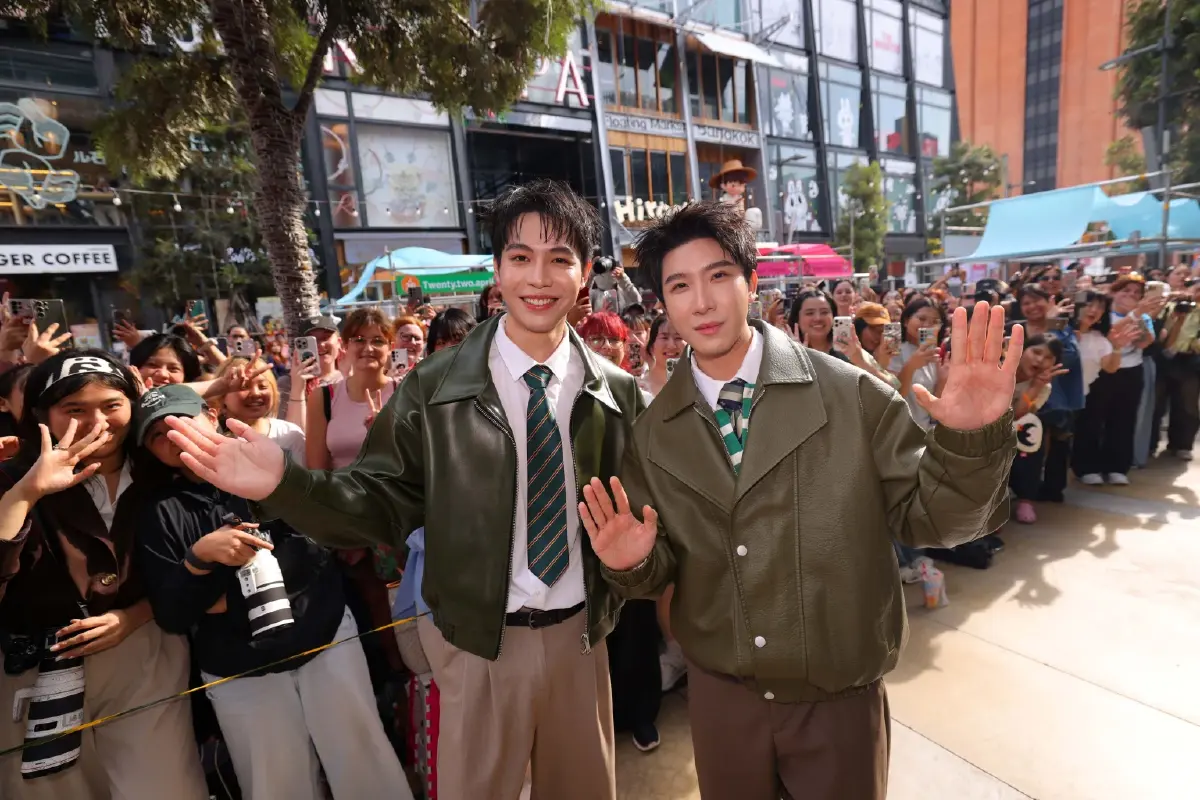 'เฟิร์ส - ข้าวตัง' ร่วมงานเปิดตัวความบันเทิง 'ซีรีส์แนวตั้ง' AIS x ReelShort