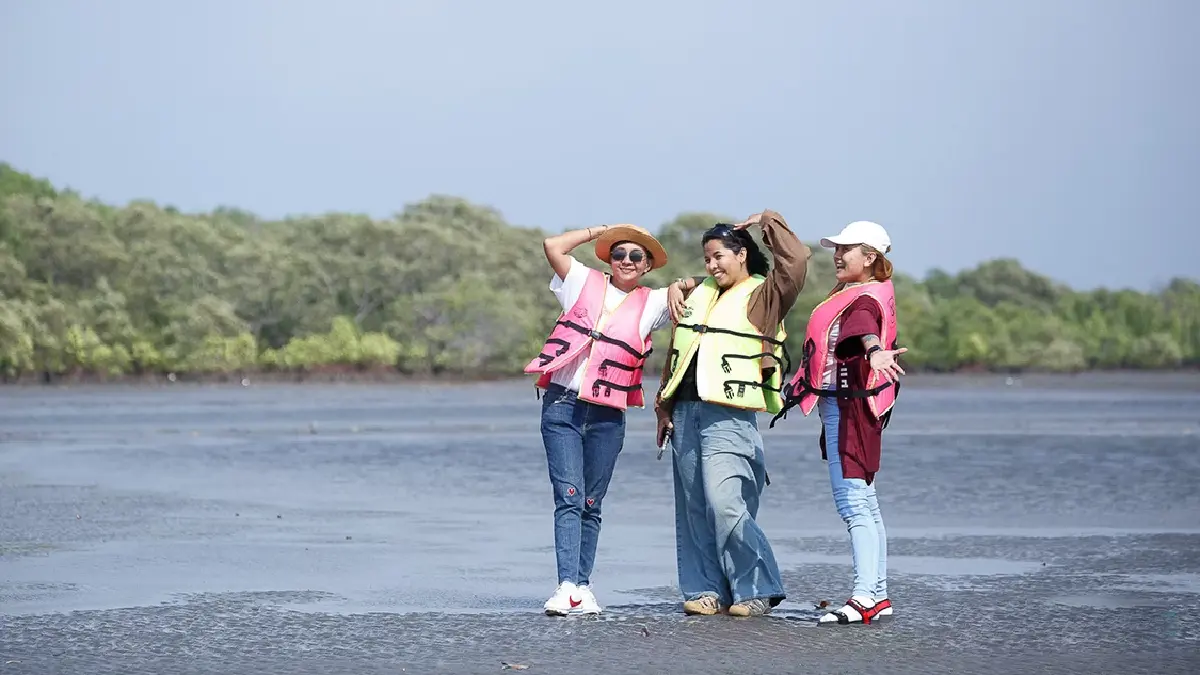 เที่ยวแบบนักอนุรักษ์ เนิบ ๆ ช้า ๆ ที่ 'ปากน้ำประแส'