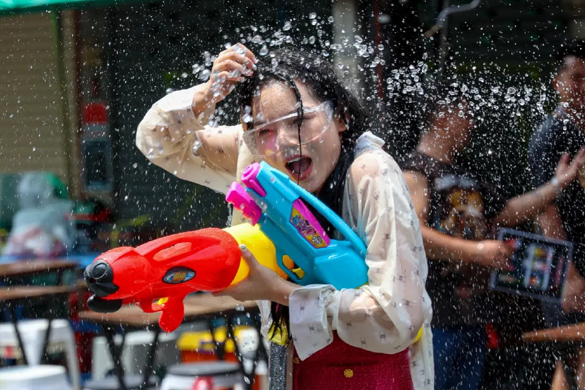 เช็กเส้นทาง เล่นน้ำสงกรานต์ ถนนข้าวสาร 2569 ปิดถนน 9 จุด สาดน้ำยาวๆ