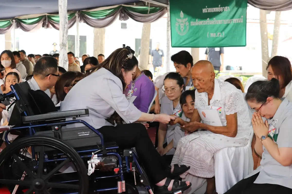 สมเด็จเจ้าฟ้าฯ กรมพระศรีสวางควัฒนฯ ทรงเสด็จเยี่ยมหน่วยแพทย์ พอ.สว.