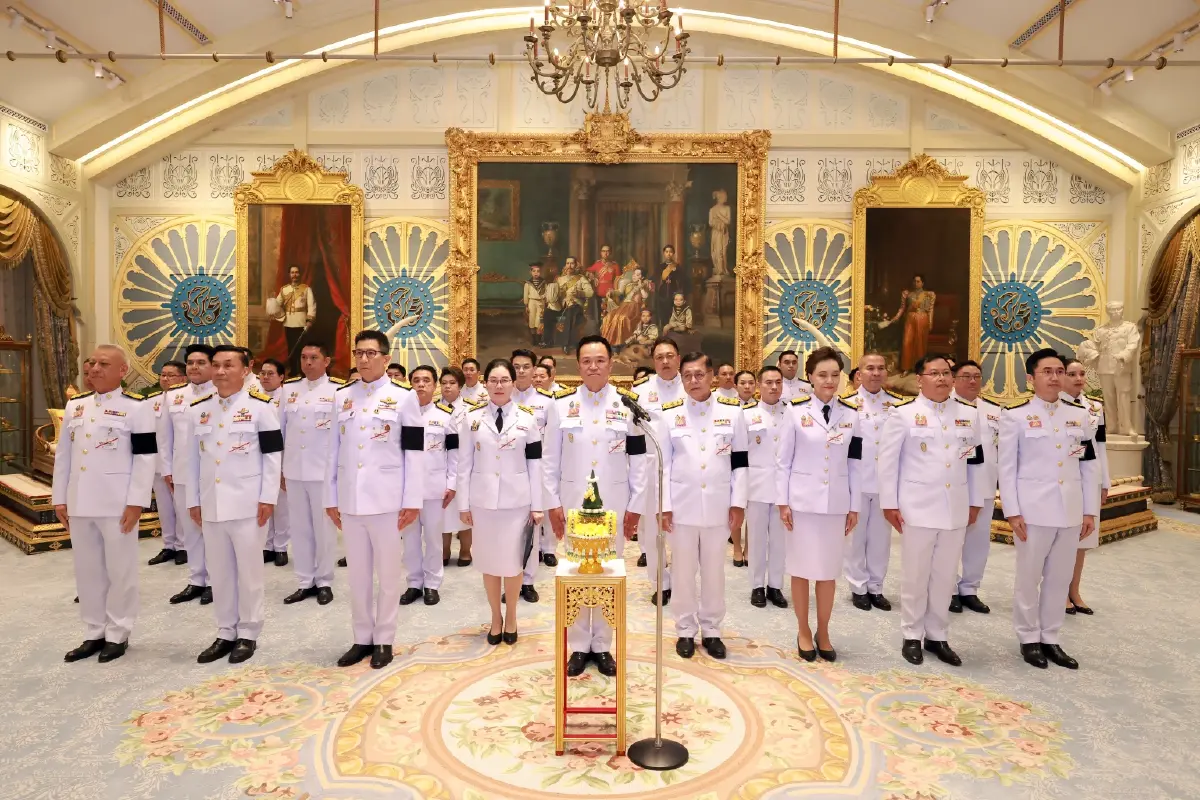 ในหลวง-พระราชินี พระราชทานพระบรมราชวโรกาสให้ คณะนายกฯ เฝ้าทูลละอองธุลีพระบาท