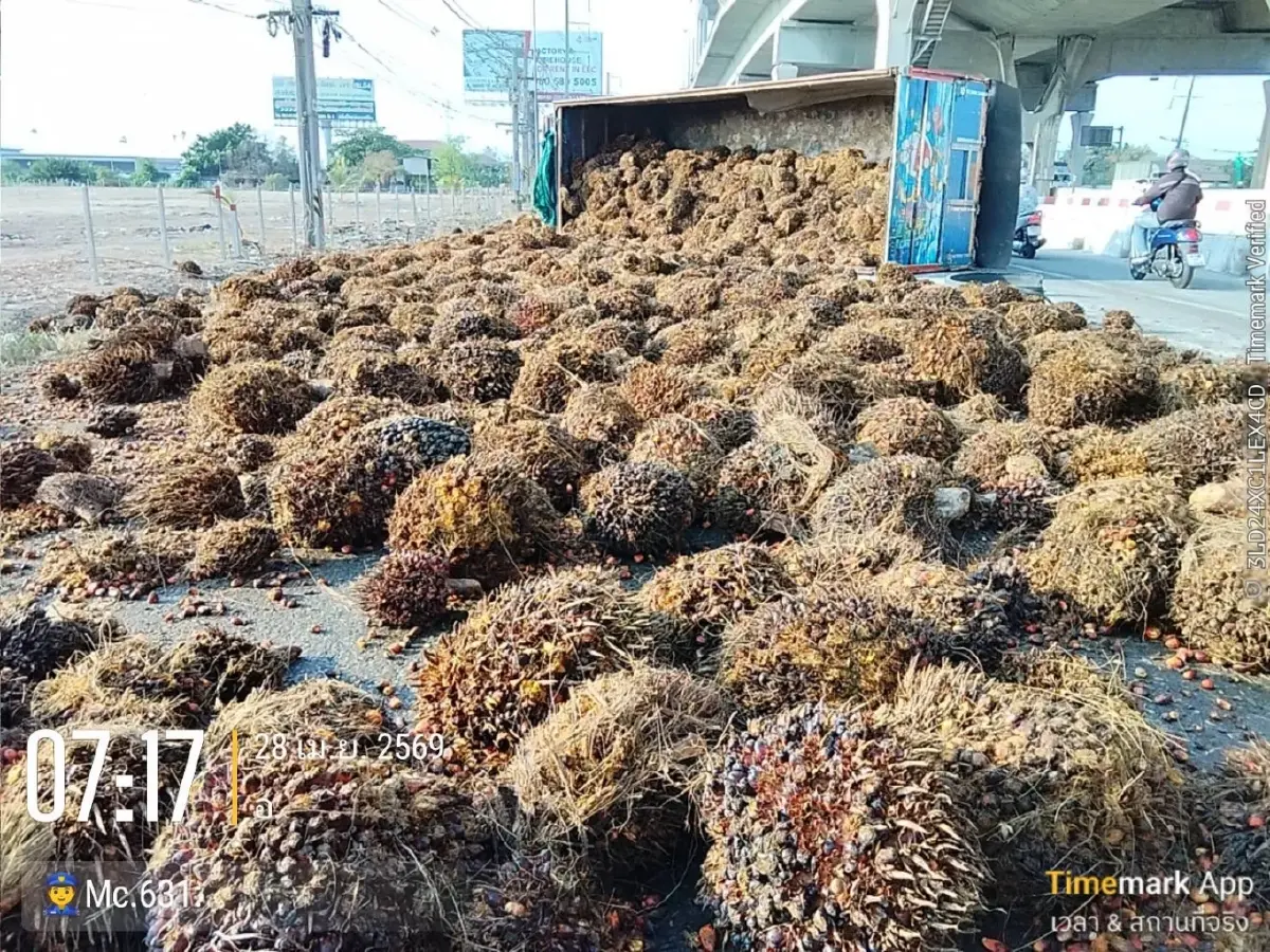 รถติดมาก ถนนบางนา-ตราด ขาออก รถยางแตก เทกระจาดขวางถนน พิกัด กม.53